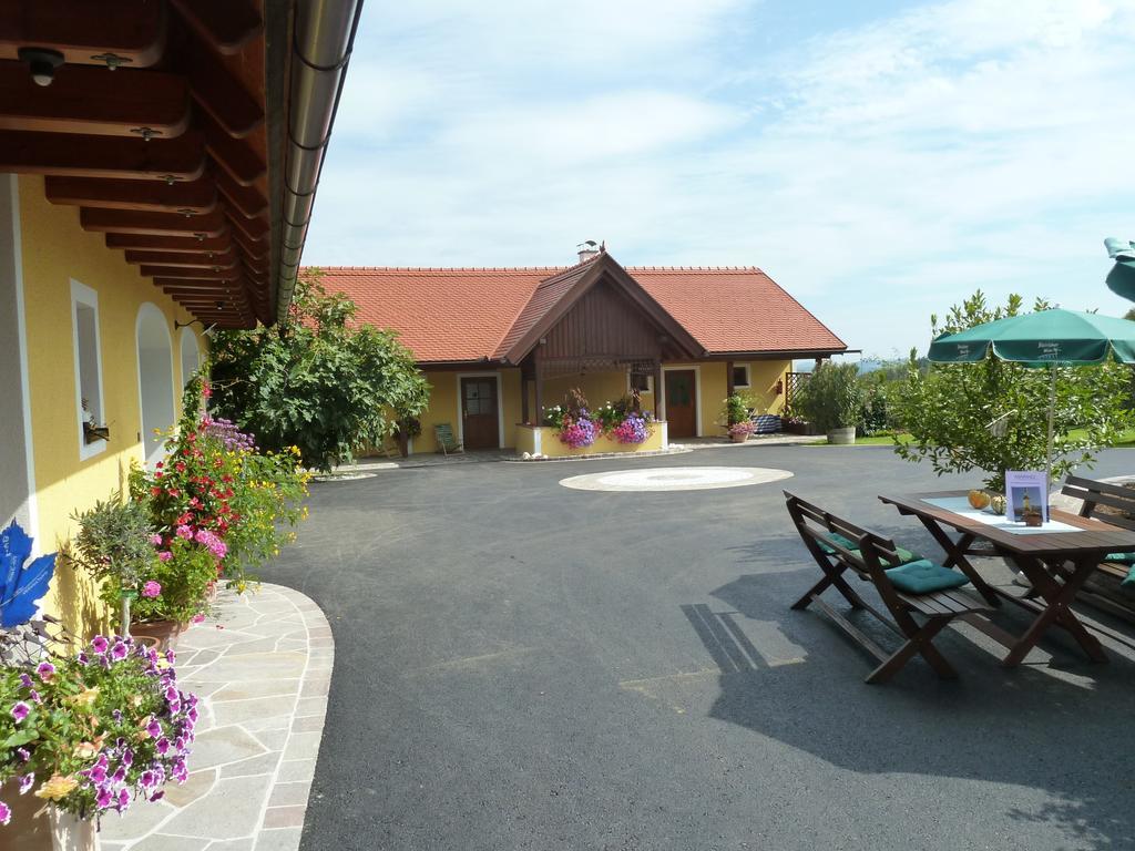 Weingut- Gaestezimmer Marko Leutschach Exterior photo